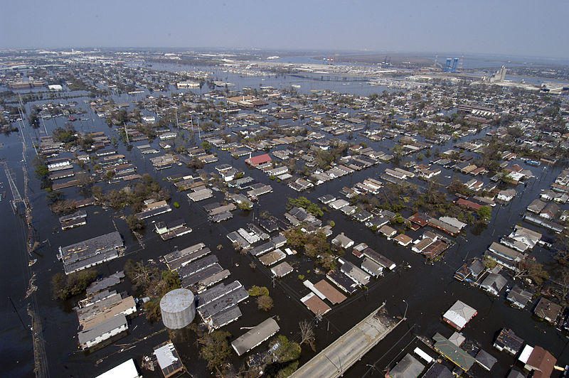 800px-US_Navy_050902-N-5328N-228_Four_days_after_Hurricane_Katrina_made_landfall_on_the_Gulf_Coast,_many_parts_of_New_Orleans_remain_flooded